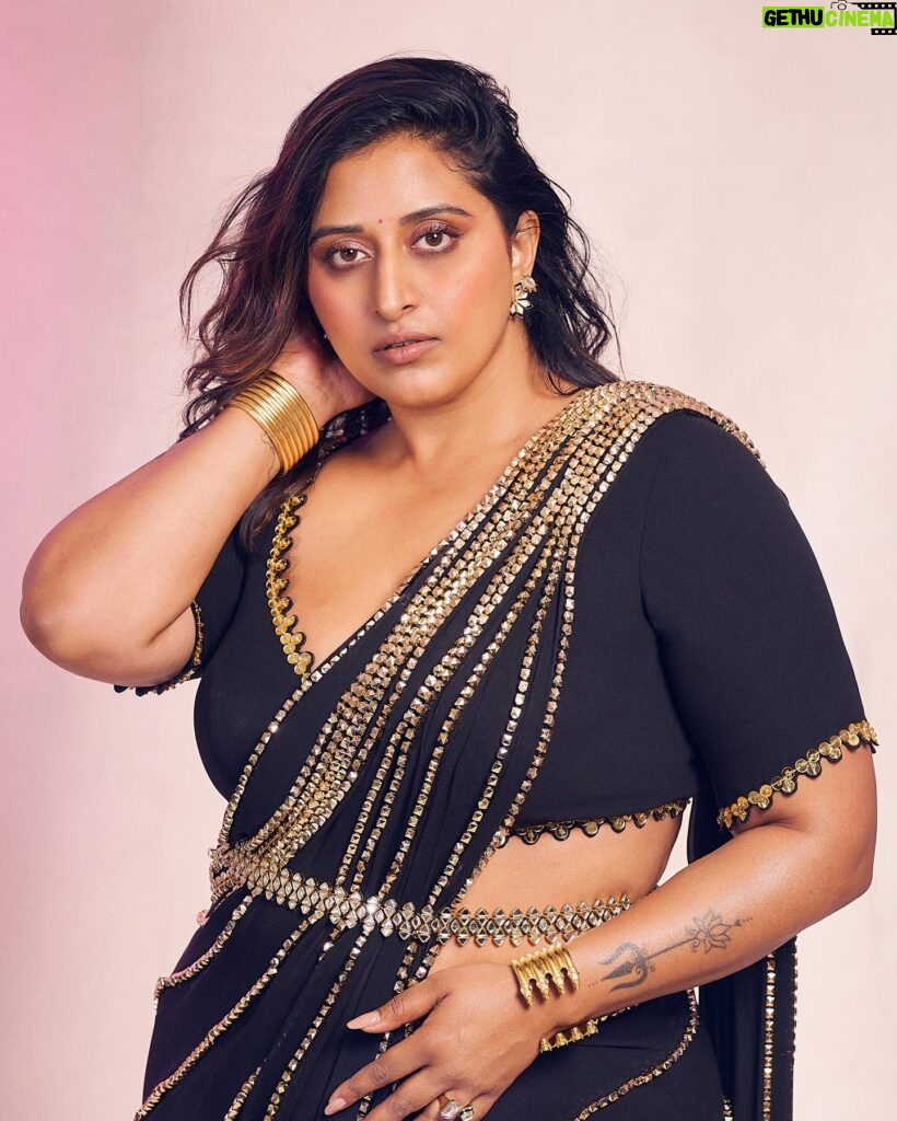 Raja Kumari Instagram - Svetha in a Sari 💗 This Diwali I’m celebrating finding my light and my sacred feminine 🪷 Thanks to my all female creative team that has helped me love myself, no extensions, no lashes. Just me! @tryagaintoobad @styled_by_meera @riyasheth.makeuphair @helena_hair_stylist Shot by @trishasarang Wearing custom @papadontpreachbyshubhika sari Jewels by @isharya Cuffs by @the.olio.stories