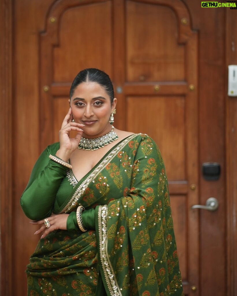 Raja Kumari Instagram - Spent a beautiful weekend at the @theleelapalace_jaipur with @anitadongre 🐘 Styled by @tryagaintoobad @styled_by_meera Jewels by @anayah_jewellery @spiffypublicrelations Shoes @fizzygoblet @elevate_promotions #BeKindRewild #AnitaDongreRewild