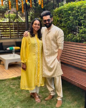 Ram Pothineni Instagram - With the designer and the design for this Diwali …Thank you @_deepthee_ 

#HAPPYDIWALI ppl ..Stay safe ❤️

Love 
#RAPO