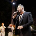 Ramy Ayash Instagram - هالفرحة فرحتنا🤵‍♂️👰‍♀️ سعيد اني كون عم شارِككن هالمناسبة السعيدة مبروك حبايب قلبنا بتمنالكن كل الفرح والحب والعمر المديد سوا @joe.s.aoun @ghinaghandourofficial 🤍 #ramyayach #joeandghina #رامي_عياش
