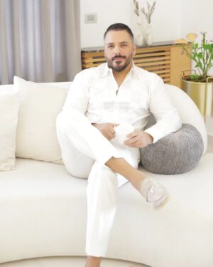 Ramy Ayash Instagram - Dalida giving a melody to my life 🤍
@dalidaayach

#ramyayach #رامي_عياش