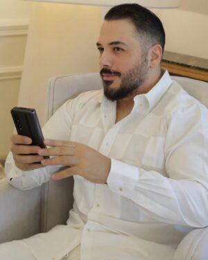 Ramy Ayash Instagram - Dalida giving a melody to my life 🤍
@dalidaayach

#ramyayach #رامي_عياش