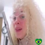 Ramy Ayash Instagram - شابة برازيلية الأصل تعبّر عن تقديرها ومحبتها لنجمها العربي المفضّل، النجم اللبناني رامي عياش وتعزف اغنيته #حلوين_حلوين وتغنيها على طريقتها @ramyayachofficial