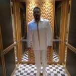 Ramy Ayash Instagram - حفلاتنا صارت كلها بالأبيض متل قلبكن. هالمرة اخدنا الريل من ستوريهات الناس لأنها صادقة وفرحتكم يا أهل تونس غالية على قلبي. شكرا على الكم الكبير من الحب وحسن الاستقبال. حفلة من العمر. بحبكن ‎#رامي_عياش