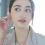 Ranty Maria Instagram - I always pay attention on my look even to the smallest details. one thing i’m sure of, i will never go wrong with @xuping.id #xupingjewelry #xupinghypoallergenic #distributorxupingjewelry #goldplatedjewelry #cincinxuping #gelangxuping #kalungxupimg #antingxuping