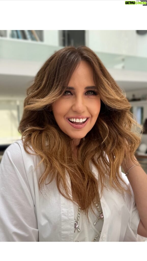 Raquel Bigorra Instagram - Estamos caminando por nuevos caminos, . . #hairstyle #hairideas #hairgoals #hairstyles #hairfashion #hairlove #hairtransformation #hairtrends #hairtrends #helloreels #melenasdeleon #hairmexico #alexarizmendy #extensions #peinado #fails #pride #pridemonth #transformation #peinados #viral #viralreels #viralvideos #hack #superhack #viralhack #hairextensions