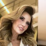 Raquel Bigorra Instagram - Amo el volumen en el cabello. Por eso estoy tan contenta con mi cepillo @babylisspromexico ¿ Ya la probaron ? Magiaaaaaa. 😍😍😍 Me pongo un tubito cuando el cabello está tibio y después spray, y listo ✅ Háganlo y me cuentan qué tal les queda el copetón jejejjee