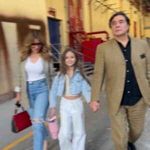 Raquel Bigorra Instagram - Hoy fue un día muy especial pues mi @rafaellagavira debutó en la nueva telenovela @miamorsintiempo producida por el gran @cmlaguillo Después de casi dos años de preparación en el @ceaoficial_ va será Maca, una niña que ya irán conociendo poco a poco. No les puedo explicar cuantas emociones juntas. Verla en escena, tan profesional, tan entregada, verla cómo disfruta actuar, no les puedo explicar… Hoy lloré de emoción mil veces. Felicidades mi niña linda @rafaellagavira lo estás haciendo increíble. Más que merecido este regalo para ti, que tanto anhelabas. Les encargo mucho mucho a mi niña. Ya les estaré contando del estreno de la novela para que no se la pierdan. Síganla en sus redes, que estaremos compartiéndoles el día a día de los llamados.