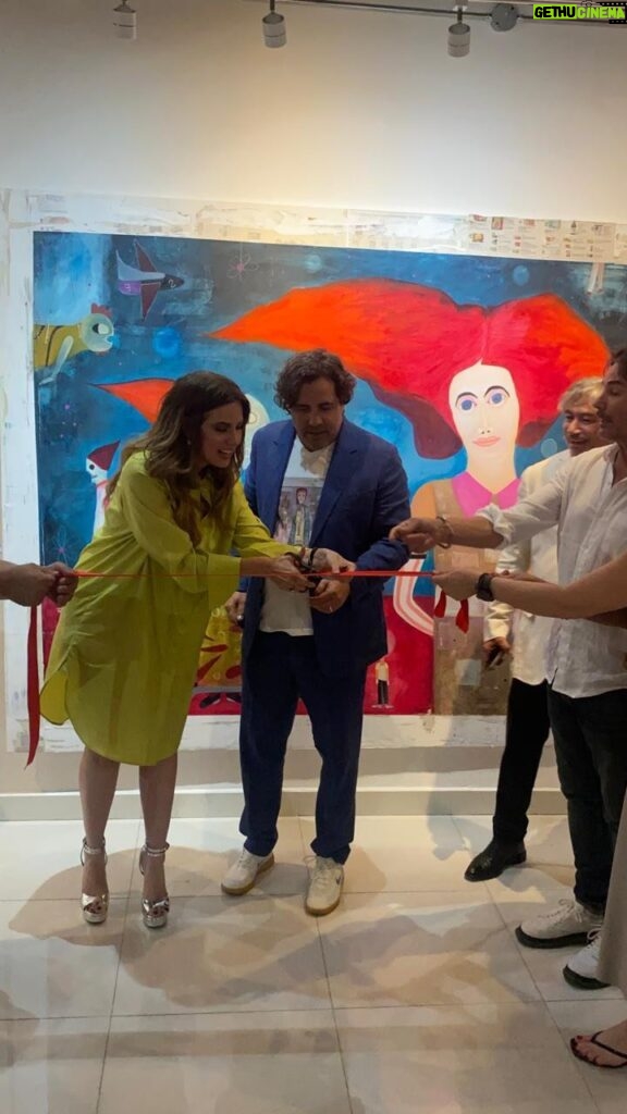 Raquel Bigorra Instagram - Que gran alegría recibir en la CdMx a @enistal_art_ gracias a mi @sel2608 y Migue. Amé tu obra y energía 👏 Y No podía faltan mi @pedrosicard @nana_delriego David, Diana, @aleruzoficial , mi amorcito y todo el familión, en el corte del listón 🎀 Durante este mes estará en Galería Covarrubias Oaxaca # 95 Col Roma Norte. Así que no pierdan la oportunidad de darse una vuelta. #Arte #cuba #Mexico #galeríacovarrubias