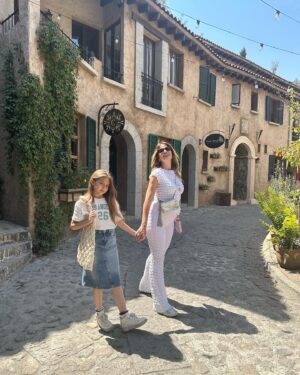 Raquel Bigorra Instagram - Nos vamos a quedar a vivir en ValQuiricooooooo. Está demasiado bonito. ¿ No creen ? Bonito, delicioso, todas las personas con la que hemos tratado son muuuy lindas. Ay, que belleza 😍😍😍 Tienen que venir 
@hotelcanaria @triana.vq @crepasypecados.vq @chohuetlan @perro.cojonudo @modartemexico