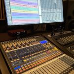 Raquel Bigorra Instagram - Seguimos disfrutando cada segundo de esta última etapa de mi nuevo álbum. Traemos 15 canciones. Aquí estamos en el estudio del maestro Aneiro Taño. Llevaba años soñando con este momento de poder trabajar con Aneiro ¡ Solo Dios sabe cuánto ! No habíamos podido agarrarlo jajjaja ( Siempre está a full ) Lleva un par de meses trabajando en los toques finales 😇 Hoy estamos grabando algunas voces que me faltaban de la canción con @franciscopanchocespedes Escuchar a Pancho en vivo, es una maravilla, en el estudio también. 😍Aquí andamos trabajando en “ Año Bisiesto “ ( curita ) muero por soltarla yaaaa…. Un cachito en las stories ¿ Va ?