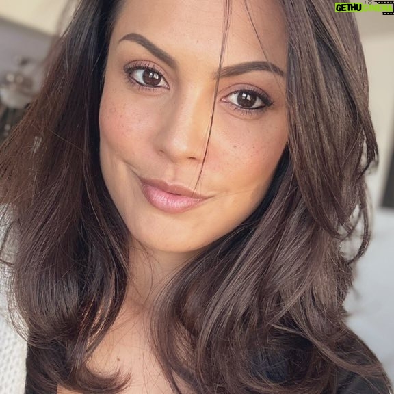 Raquel Pomplun Instagram - 80% if not 100% of the things my little one has learned are all from me just feeding her curious and super absorbent brain with #inclusion… it’s not lie that you lead/teach by example… and also with a little zest of fun 😘 Focus on you and be the best version of you so your little one has a good guide to follow 💪🏽🙌🏽 Inclusion and presence 💯 #parenting #mom #momma #mamá #toddler #girls #girl #sponge #home #homemaker #learning #happy #memories #chores #dyson #notanad #RaquelPomplun #Pompluantion