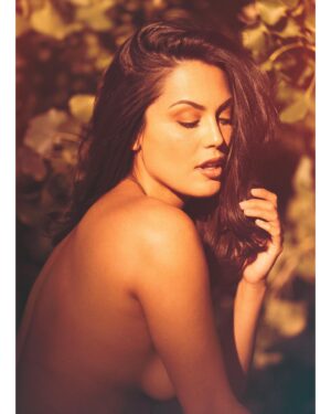 Raquel Pomplun Instagram - Creative flow with modelo: @rpomplun 🌟
Fotografía: @oscar.imagines 
Dirección: @diozadius

#SonyA7Riv #sony70200f4