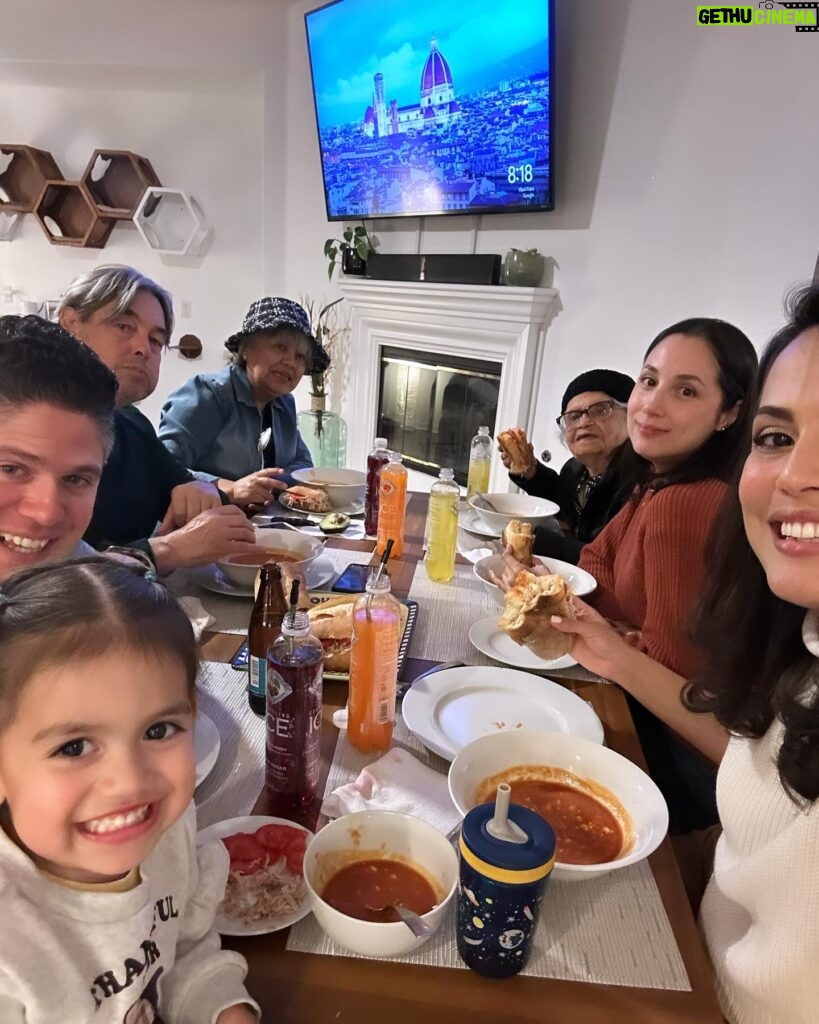 Raquel Pomplun Instagram - Holidays 2023 Dump 💕 Magic is made with the magical people you surround yourself with ✨ Hope everyone one had an amazing holiday season… now the new year is here and sort of a reset to push with all your might to reach your desired goals comes with it! So don’t hold back and be #humble but also be #hungry 💪🏽💪🏽💪🏽 #BeKind #BeSmart #AlwaysSmile 💕