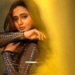 Rashami Desai Instagram - Just put 🧿 if u like or love . . . Styled : @nehachaudhary_ Wearing : @a.la.modebyakanksha HMU : @makeoverbysejalthakkar Clicked: @shrutisbagwe Managed: @tdfbysnehachuri @sneha.churi . . . #rashamidesai #rashamians #diva #fashionstyle #whatmoreispossible #lifestyle #immagical✨🧞‍♀️🦄