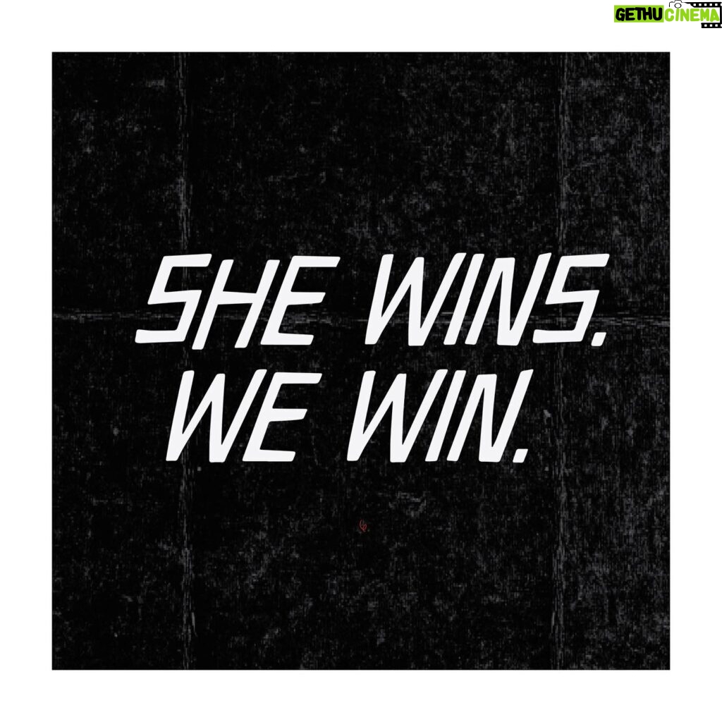 Rashida Jones Instagram - #shewinswewin