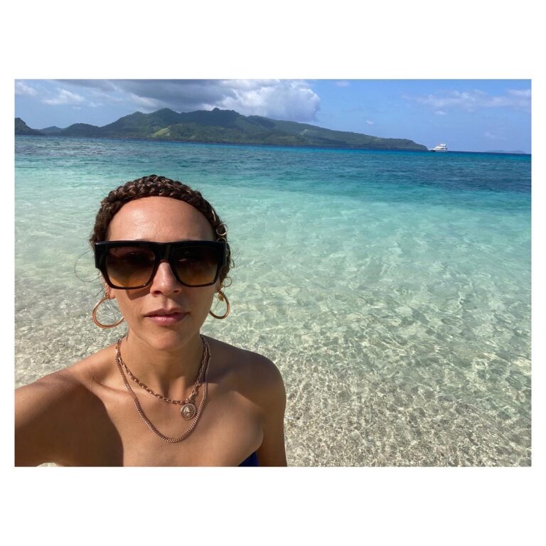 Rashida Jones Instagram - #FBF to Fiji 🌊 #blackafnetflix