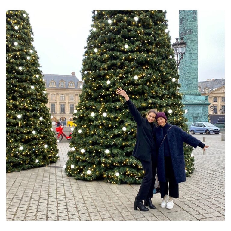 Rashida Jones Instagram - The week was cozy, chic and filled with pastries and we had an absolute blast. À bientôt, Paris.