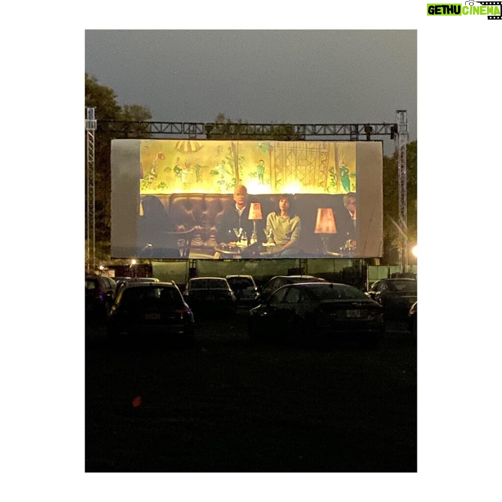 Rashida Jones Instagram - Thank you to @thenyff and @nysci for a wonderful drive in premiere experience. Shout out to NYC for finding a creative way to commune and celebrate film in the midst of a challenging moment. So much care was taken to do it safely and with style!! Grateful to be included and get the band back together for a brief maskless photo with the birthday boy! #OnTheRocks