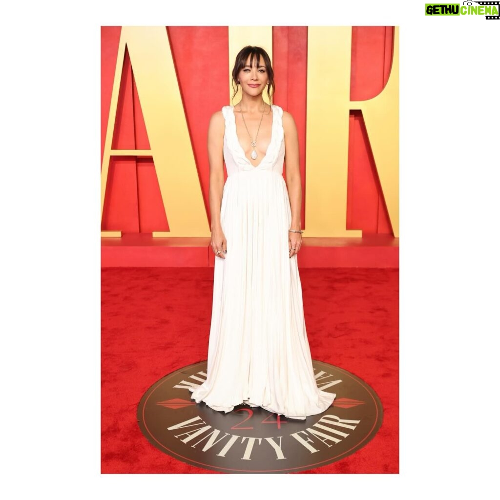 Rashida Jones Instagram - Thank you @vanityfair Gown: @dior Haute Couture Jewelry: @boucheron Styling: @bradgoreski & @nicksegodi Makeup: @jamiemakeup Hair: @kyleeheathhair Skin: @keren_bartov & @monasterymade Nails: @miwanails #VFOscars #VanityFairOscarParty