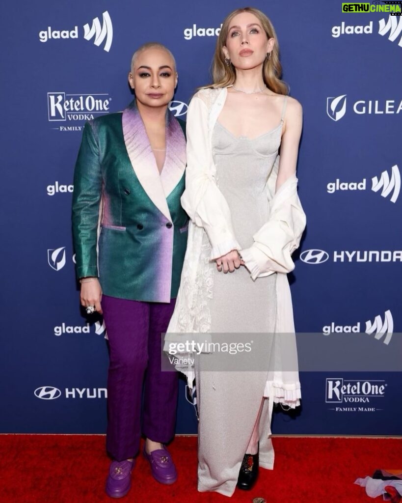 Raven-Symoné Instagram - @glaad you did that! Xx. Suit: @grayscaleic Shoes: @chanelofficial Make-up: #ritualdefille & #NV. Styled by: @jskystyle Wife: @mirandamaday ❤
