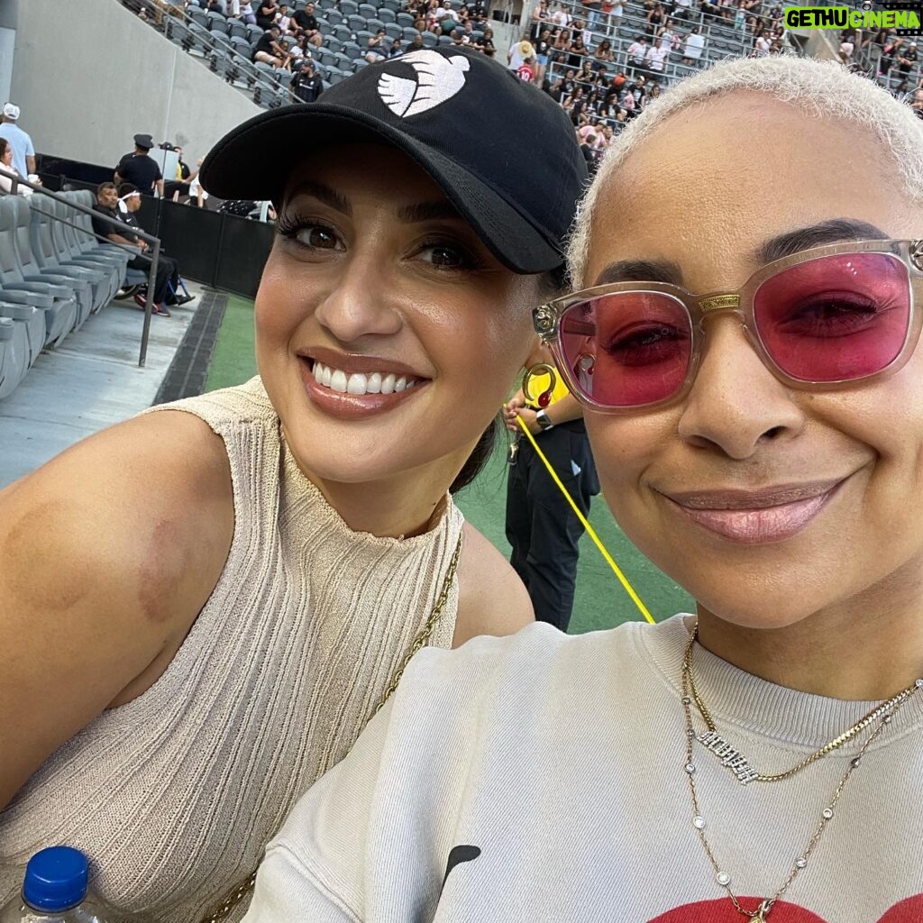 Raven-Symoné Instagram - Yesterday was BOMB! Thanks @lilly for inviting myself and @mirandamaday to an @weareangelcity game, field side ballin! Epic day! @audrie_segura and @franciaraisa what a group! Let’s do it again!! Xoxo