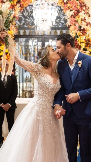 Rayanne Morais Instagram - Oficialmente Sr. & Sra. Morais Pecoraro.

Agora somos Rayanne Morais Pecoraro e Victor Morais Pecoraro. 

1 Coríntios 13: 4-7
O amor é paciente, o amor é bondoso. Não inveja, não se vangloria, não se orgulha.
Não maltrata, não procura seus interesses, não se ira facilmente, não guarda rancor.
O amor não se alegra com a injustiça, mas se alegra com a verdade.
Tudo sofre, tudo crê, tudo espera, tudo suporta.

Te agradecemos e te louvamos por tudo que fez é tens feito nas nossas vidas Senhor 🙏🏻

Obrigada por todo amor e carinho em fazer o nosso momento ser tão especial para nós. 

Cerimonial: @cohencerimonial 
Local: @julietadeserpa
Decoração: @sorelleborsaridecor 
Flores: @carlinhosflores
Paisagismo: @hortoart
Bolo e doces: @sannyspatisserie
Bem casados: @julybemcasados
Docinhos: @sodiedoces
Gourmet: @carmelspipocas
Forminhas: @arteemforminhas 
Vestido: Alexandre Dultra 
Alianças: @reisman_aliancas
Terno: @eduardoguinle
Make: @amandalbuquerquea
Papelaria: @unite.papelaria
Fotografa: @jessicalimafotografia
Filmaker: @antoniobier
Orquestra: @sonnart.orquestra.rj
Buquê: @casada.noiva
Roby: @stephaniecachapuz 
Arranjo cabelo: @suzette.atelier
Carro: @blacktieservice
Hotel: @ritzriodejaneiro