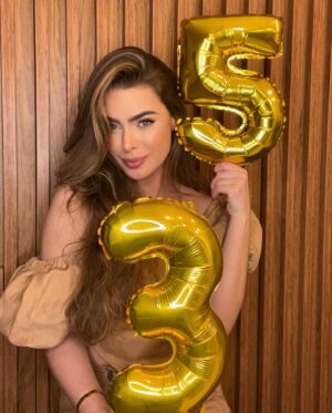 Rayanne Morais Instagram - 3.5 Uauuuuu… 😃

Que delícia de novo ciclo de vida!!!
Vejo o cuidado de Deus comigo em cada detalhe até aqui e sei que Ele fará infinitamente mais do que penso ou imagino!!! Pois Ele é fiel para cumprir a sua palavra e suas promessas. 
Vivo a vida com gratidão, amor e com muita fé em Deus. 

Obrigada 34 por tudo vivido e por toda experiência adquirida 🙏🏻 Que venha o novo já com muitas mudanças 🥰 

Obrigada a todos pelas mensagens de amor e carinho 🙏🏻 Eu recebo todas palavras de bençãos 🙌🏻 Que Deus retribua em dobro tudo à vocês 😘

Venhaaaaaa 35!!!
Te recebo com muito amor