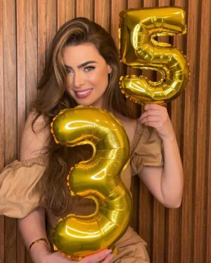 Rayanne Morais Instagram - 3.5 Uauuuuu… 😃

Que delícia de novo ciclo de vida!!!
Vejo o cuidado de Deus comigo em cada detalhe até aqui e sei que Ele fará infinitamente mais do que penso ou imagino!!! Pois Ele é fiel para cumprir a sua palavra e suas promessas. 
Vivo a vida com gratidão, amor e com muita fé em Deus. 

Obrigada 34 por tudo vivido e por toda experiência adquirida 🙏🏻 Que venha o novo já com muitas mudanças 🥰 

Obrigada a todos pelas mensagens de amor e carinho 🙏🏻 Eu recebo todas palavras de bençãos 🙌🏻 Que Deus retribua em dobro tudo à vocês 😘

Venhaaaaaa 35!!!
Te recebo com muito amor