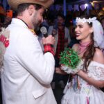 Rayanne Morais Instagram - Um pouquinho de ontem da nossa festa junina 🔥 Pelos olhos do @robertofilho_profissional 🤍 E já teve noivinha ontem 🥰 Noivos caipiras🫶🏻 SIM!!! Sim na festa junina, no nosso casamento e para todo sempre!!! Sempre te amarei!!! @victorpecoraro A vida é feita no presente!!! Viva a vida com amor e aproveita o presente de todos os dias que Deus nos dá!!! Foto @robertofilho_profissional @agenciabrazilnews