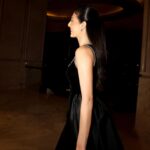 Razane Jammal Instagram - Once upon a time… So proud to be celebrating the convergence of two rich cultures under the Louvre Abu Dhabi Dome. Thank you @cartier for reminding everyone just how magical the result can be when two worlds collide. #cartier #louvreabudhabi #cartierislamicart عم نحتفل بإنسجام ثقافتين بسهرة رائعة تحت قبّة متحف اللوفر بأبو ظبي مع كارتييه. كان دليل على إنو ثقافتين مختلفين كتير عن بعض بيقدرو يأثرو على بعض ويعطو نتيجة ساحرة. Photos @lea.khneisser Styled by @cedrichaddad #styledbyced