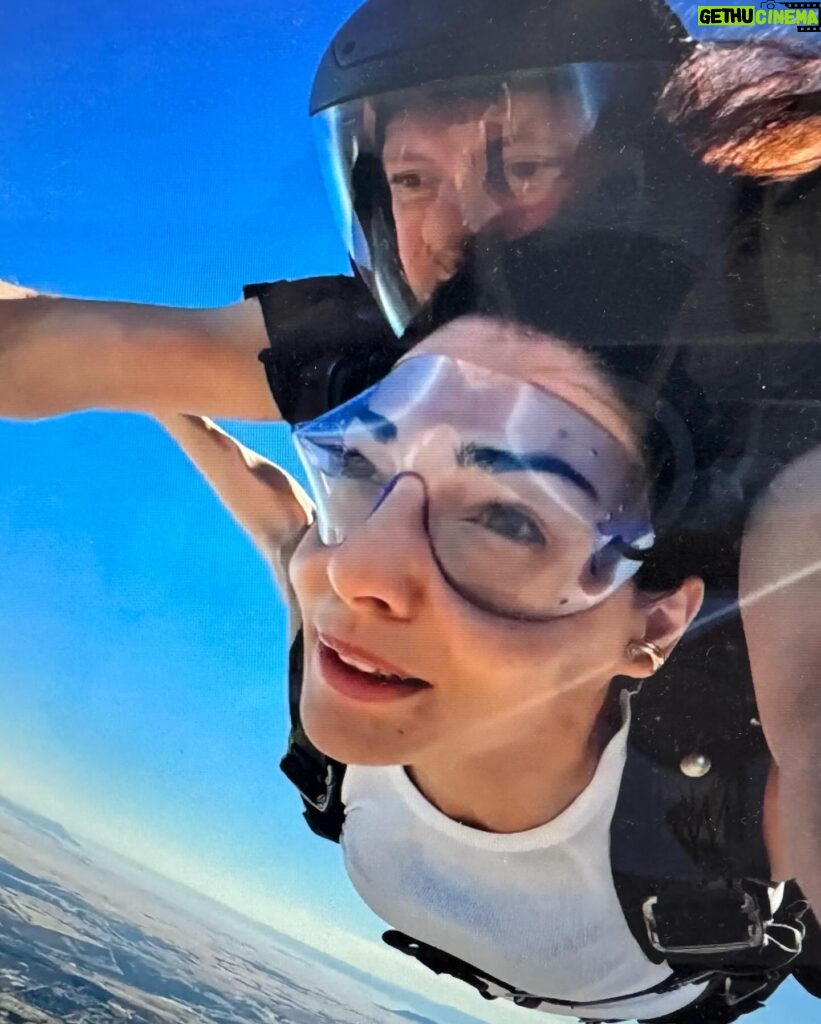 Razane Jammal Instagram - Taking a leap of faith 🫶🏻✌🏼 CT ‘24 Ps: I was absolutely terrified jumping out that plane. In fact, It was actually so traumatic that I cried for about three hours after. But I’m glad that I ended the year pushing myself to do something I was terrified of, because that’s the way I want to live this new year. My dad once taught me that courage isn’t the absence of fear; It is being able to push through despite the presence of fear. Wishing you all a new year filled with courage. May you be brave like lions, push yourself even harder and conquer all your fears one leap at a time. Love you #Lionheart ملاحظة: كنت مرعوبة من النطّة من الطيارة، حتّى إنّي بقيت عم ببكي شي ٣ ساعات من بعدها. بس أنا مبسوطة كتير إني قدرت شدّ على حالي وأعمل شي كتير بيخوّفني لأنه هيك بدي عيش هيدي السنة. بيّي مرّة قلّي إنه الشجاعة مش يعني إنه ما نخاف، يعني إنه نتحدى حالنا حتّى ولو خايفين. بتمنّالكن سنة جديدة كلّها شجاعة، تحدّو حالكن وواجهو مخاوفكن لتوصلو ليلّي بدكن ياه. بحبكن كتير