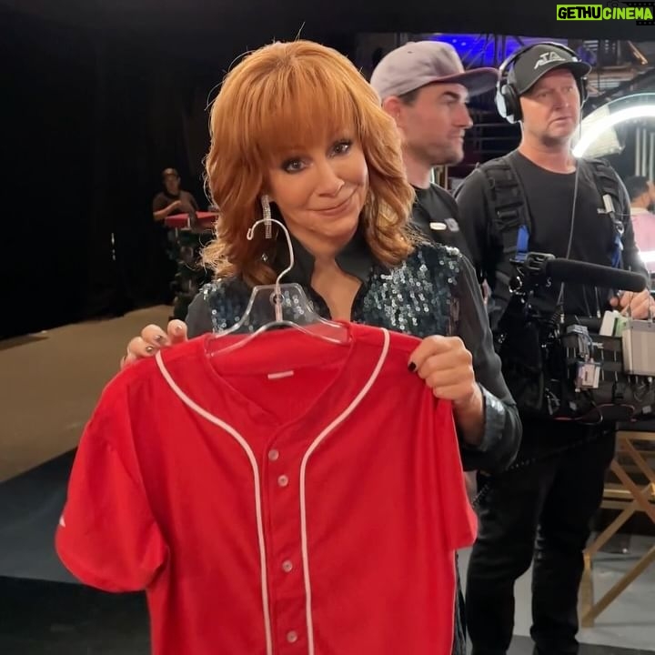 Reba McEntire Instagram - If the shirt fits, wear it 👑 Thanks for the gift @danandshay! #TheVoice