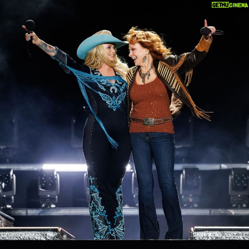 Reba McEntire Instagram - What a night!!! Thanks @mirandalambert for asking me to be part of @stagecoach last night. And thanks to all the #Countrymusic fans for sticking with us in that wind! #badasssisters #bas #stagecoach 📸: @jeffjohnsonimages