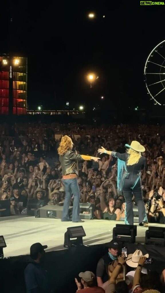 Reba McEntire Instagram - I had #toomuchfun performing with my buddy @MirandaLambert as her surprise guest @Stagecoach! Thank y’all for the best night! 🤠