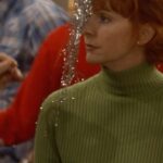 Reba McEntire Instagram - Tag who you’re going to have a tinsel fight with this holiday season! 🎄 #Reba #Tinsel #HappyHolidays