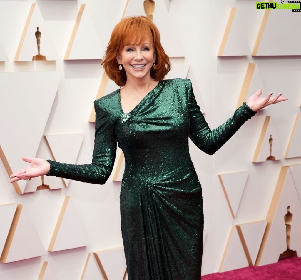 Reba McEntire Instagram - It’s the most glamorous night of the year! Good luck to all the nominees tonight! ✨ 🎬 #Oscars #Throwback