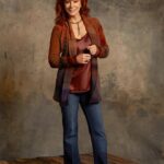 Reba McEntire Instagram - When you can’t decide if you want summer to end or fall to begin, you go barefoot with a sweater! #throwback #tbt