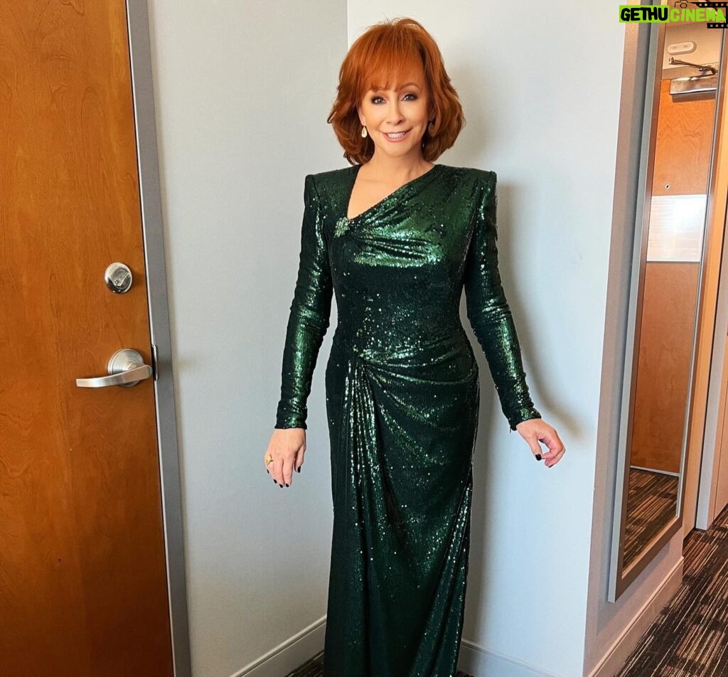 Reba McEntire Instagram - It’s the most glamorous night of the year! Good luck to all the nominees tonight! ✨ 🎬 #Oscars #Throwback