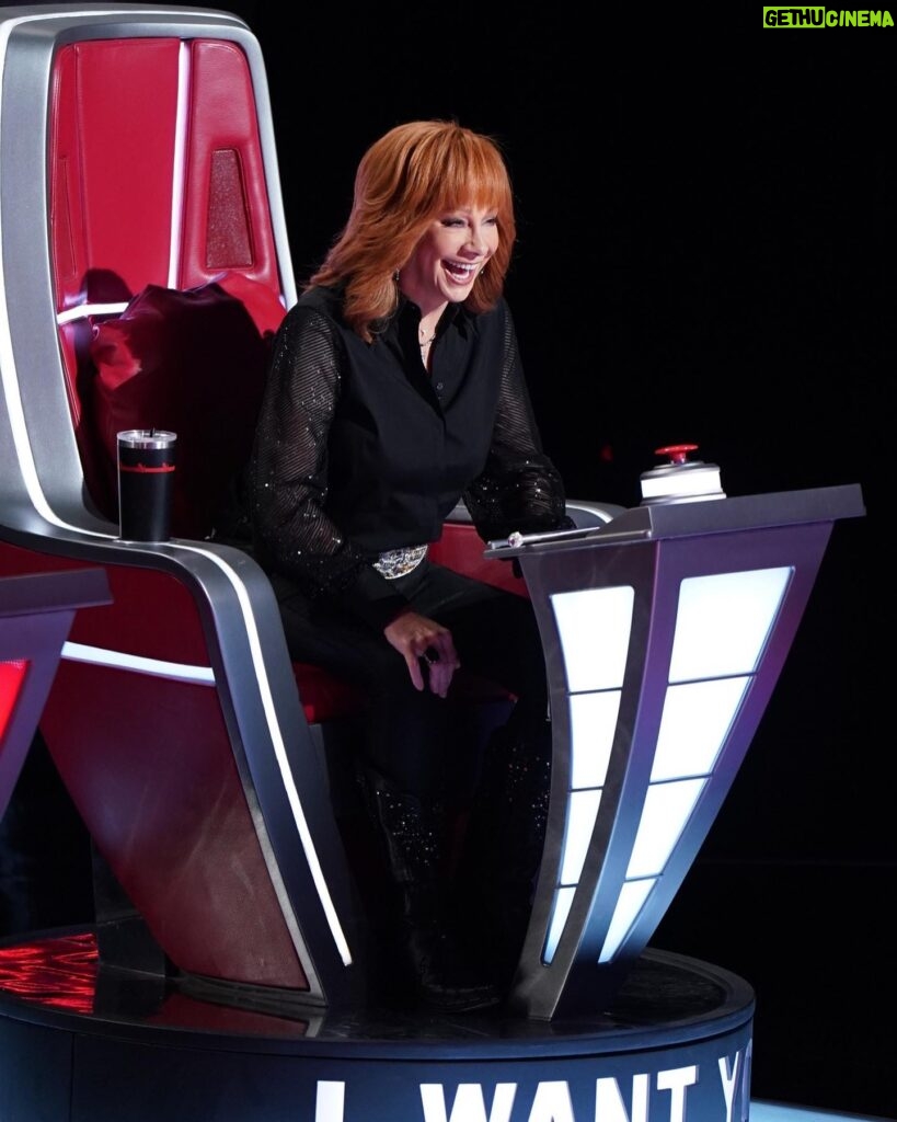 Reba McEntire Instagram - I’m ready for some more chair turnin’! @nbcthevoice is on tonight at 8/7c on @nbc! #TeamReba