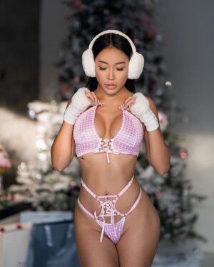 Rebecca Chen Instagram - Merry Xmas which is your fave ? ✨ 

 📸 @sweetnsour_vision