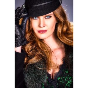 Rebecca Mader Instagram - #wickedalwayswins 💚  I just adore @vfxsup .Craig not only are you an amazing photographer, you're one of the best people I know. I can't wait to see you again very soon! 💚✨🌈📸#zelena
