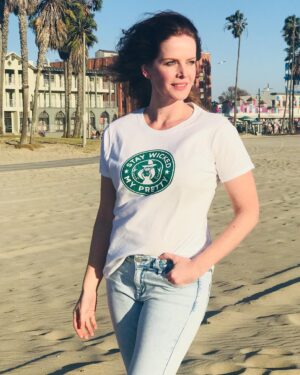 Rebecca Mader Instagram - Hey #mypretties please join me in helping @lollipoptheater bring some magic to kids in hospitals! Link in my Bio🌟 #staywicked 💚 📷: @lensinpursuit #onceuponatime #zelena