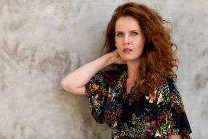 Rebecca Mader Instagram - Happy Wicked Wednesday!💚 🌟🌟🌟🌟🌟🌟🌟🌟📸@lensinpursuit