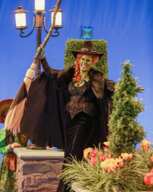 Rebecca Mader Instagram - HAPPY HALLOWEEN MY PRETTIES!!👻💀💚
Kinda perfect that Halloween falls on a #wickedwednesday !  #mypretties #halloween What’s your #halloweencostume this year?💚🔥 📸 @vfxsup
