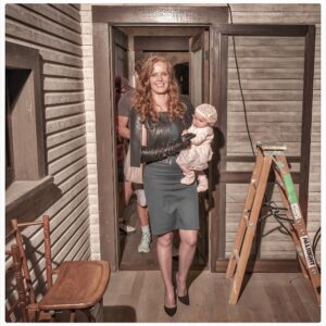 Rebecca Mader Instagram - All new #onceuponatime tonight! Who's ready!? #mypretties #zelena #babyrobin #wickedalwayswins @onceabcofficial Photo Cred: @vfxsup 💚✨👶🏼