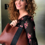 Rebecca Mader Instagram - I’ve partnered with @fabfitfun and I couldn’t be more excited! #fabfitfunpartner Use the Code “REBECCA” to get $10 off your first box!! It’s a subscription box that comes 4 times a year! That’s like having 4 Birthdays or 4 Christmases!! This is a wicked company that supports female-founded companies. This Fall Box out now supports Christina Applegate’s non profit ‘Right Action For Women’ which provides financial assistance for women who are at an increased risk for breast cancer. Treat yourself and tag a friend you think would love this too!💚 #fabfitfun #fabfitfunpartner @fabfitfun