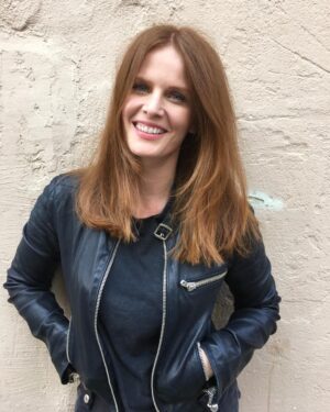 Rebecca Mader Instagram - New Hair Don’t Care! Thank you @davestanwell for my new look and for making me laugh until I cry. You’re my bestie!💚😘✂️