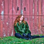 Rebecca Mader Instagram - Happy #wickedwednesday #mypretties 💚 Coat by @michaelkors Picked out by our executive producer Steve Pearlman!👏🏻 #onceuponatime @onceabcofficial #fauxfur Photo Credit: @vfxsup