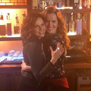 Rebecca Mader Instagram - And that’s a wrap on EP 717 “Chosen”! Huge congratulations to my Sis’ @lparrilla on her directorial debut! Lana you completely crushed it! I am so proud of you and beyond thrilled that we shared this experience together. I’m so glad that it was you that directed a #Zelena centric episode. I cannot wait to see the end result! I love you. MEH!💚❤️ #zelena #regina #kelly #roni #onceuponatime #sisters #bexana 👯‍♀️